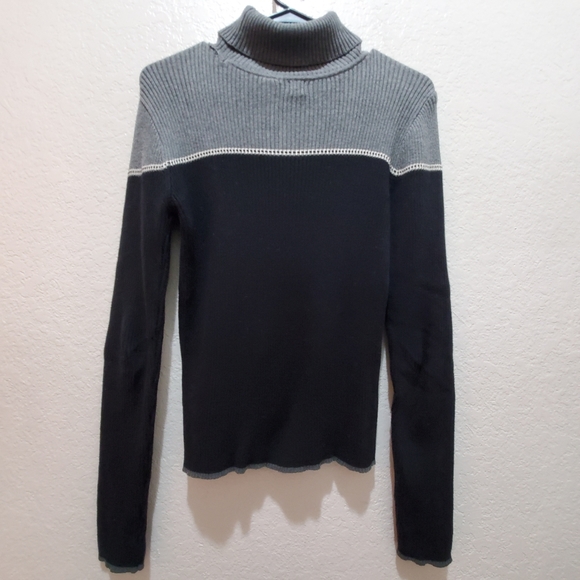 Gap Turtleneck Sweater - Picture 2 of 3